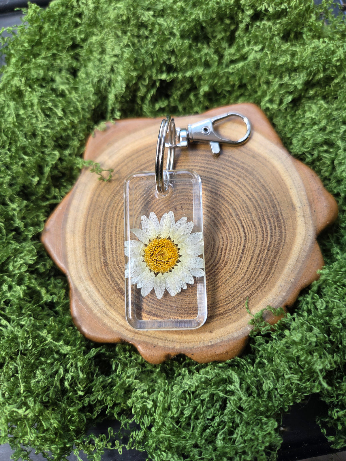 White Daisy Keychain