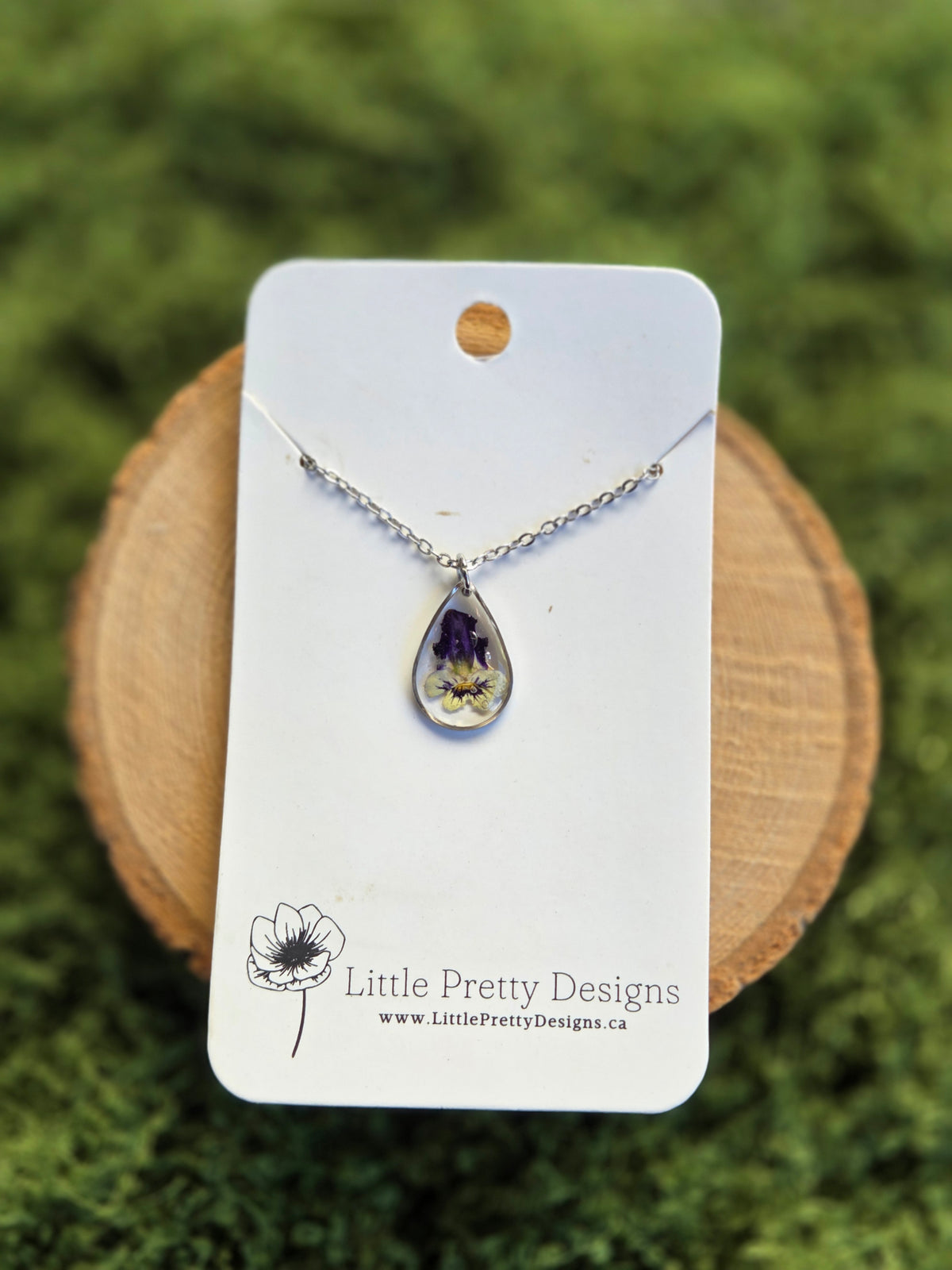 Teardrop flower necklace