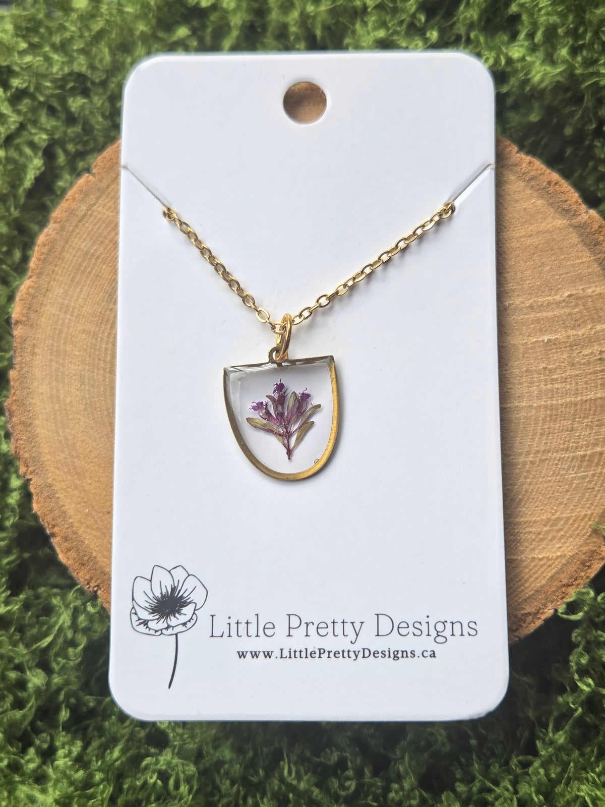 Dainty flower necklace