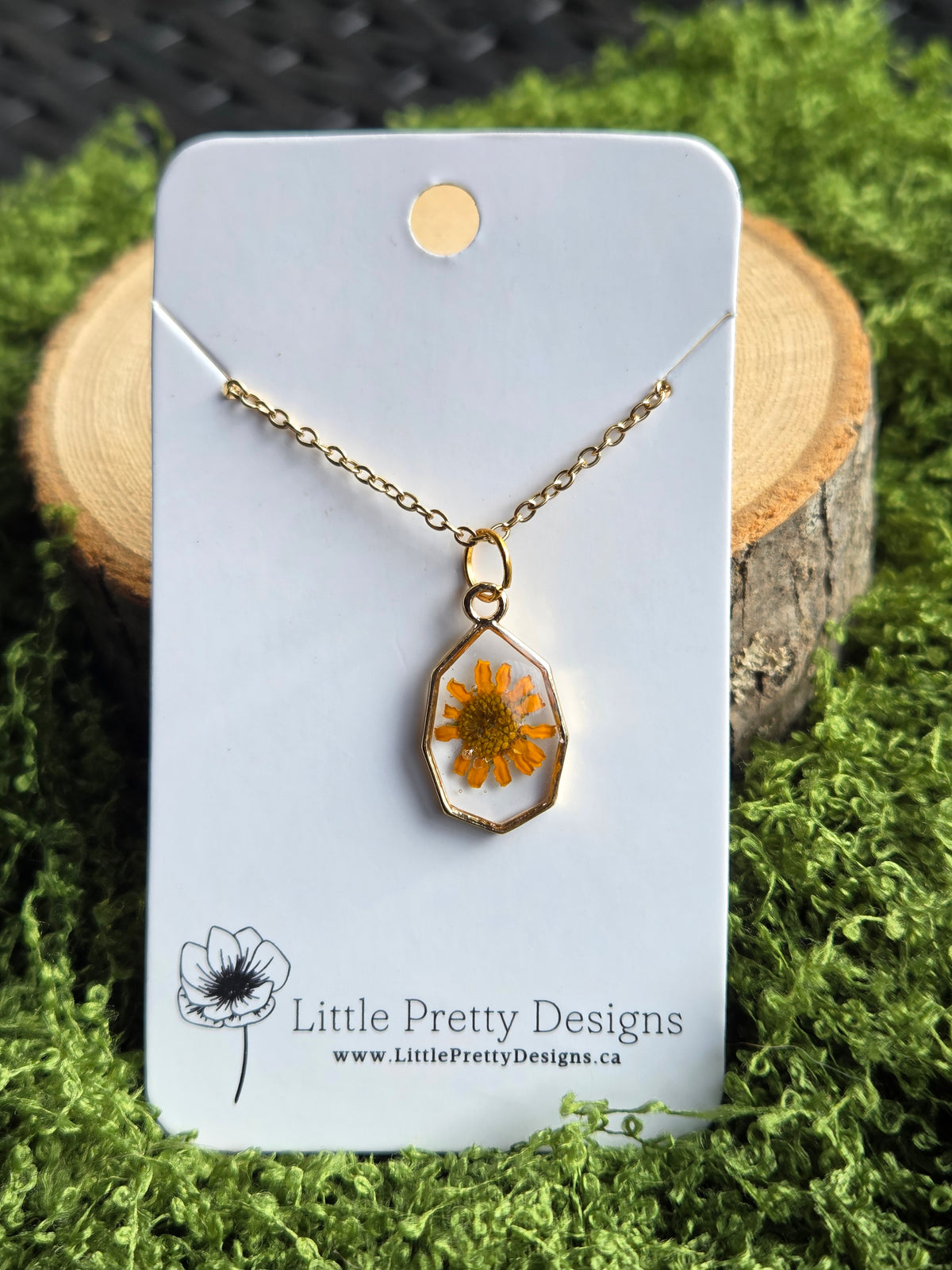 Dainty floral Necklace