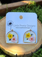 Arch daisy floral stud earrings