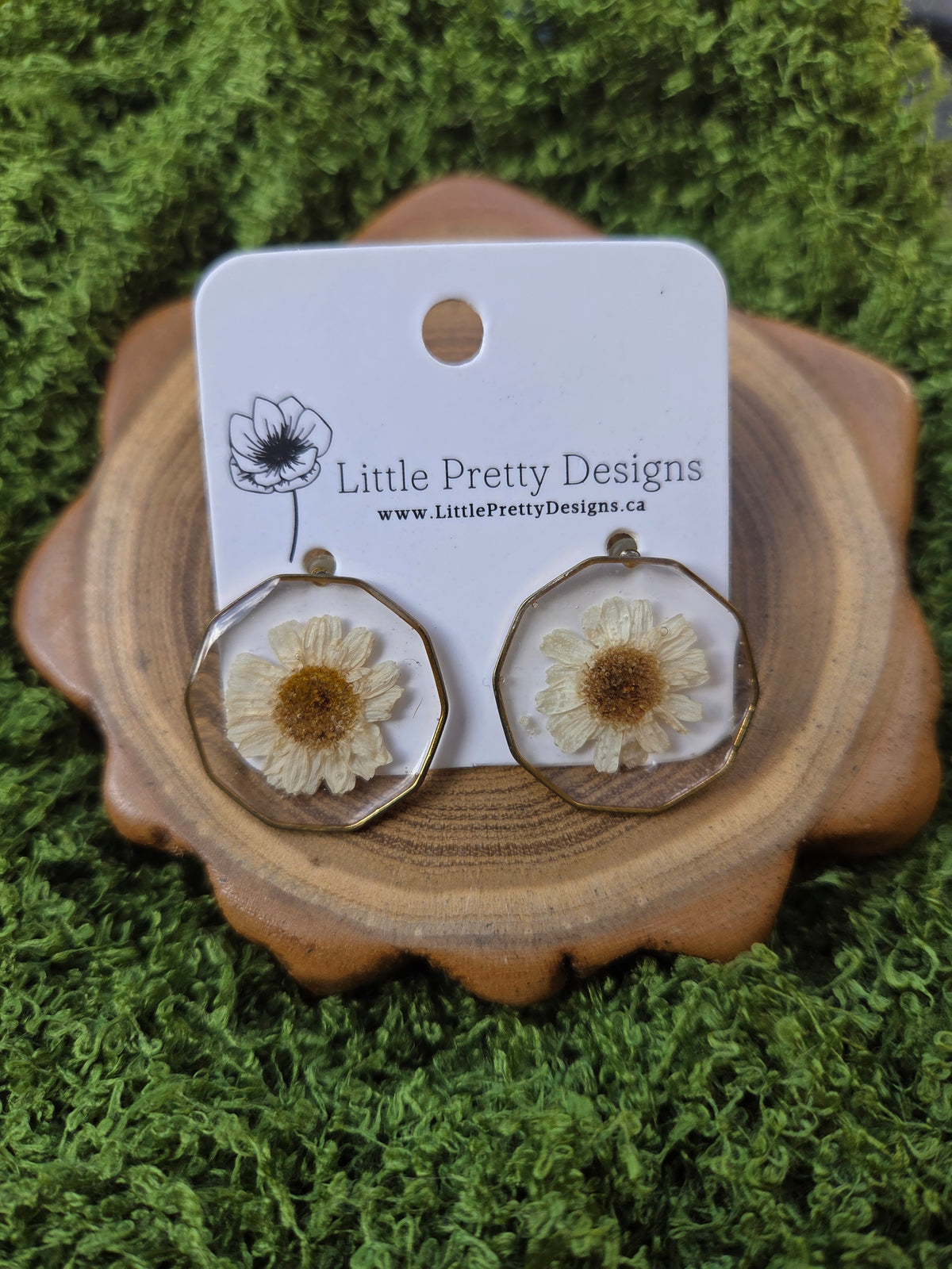 Round stud earrings