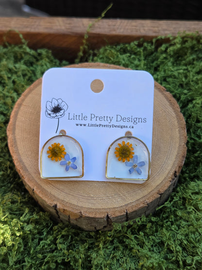 Arch stud earrings