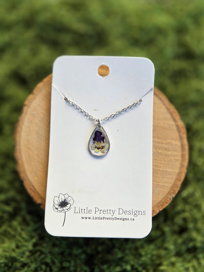 Teardrop flower necklace