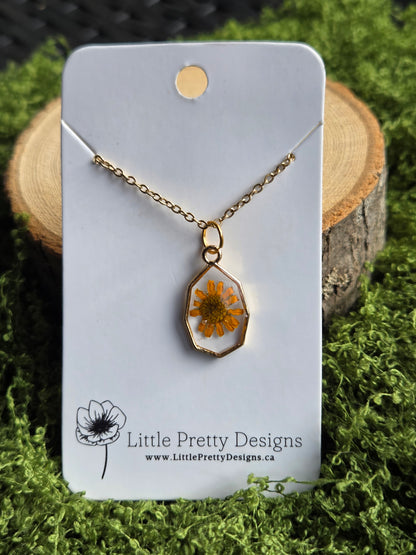 Dainty floral Necklace