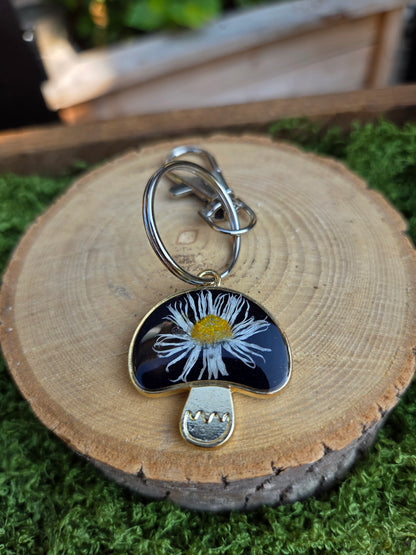 Floral Daisy Keychain