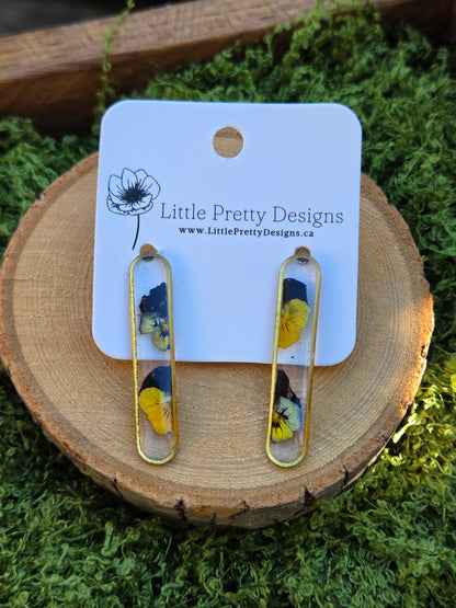 Oval stud earrings
