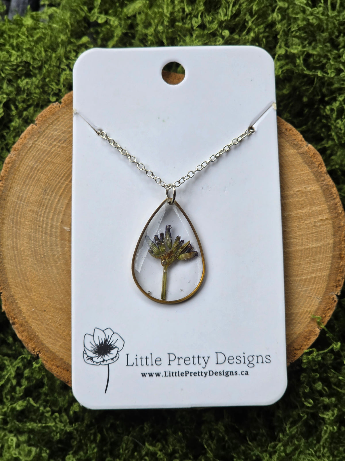 Teardrop flower necklace