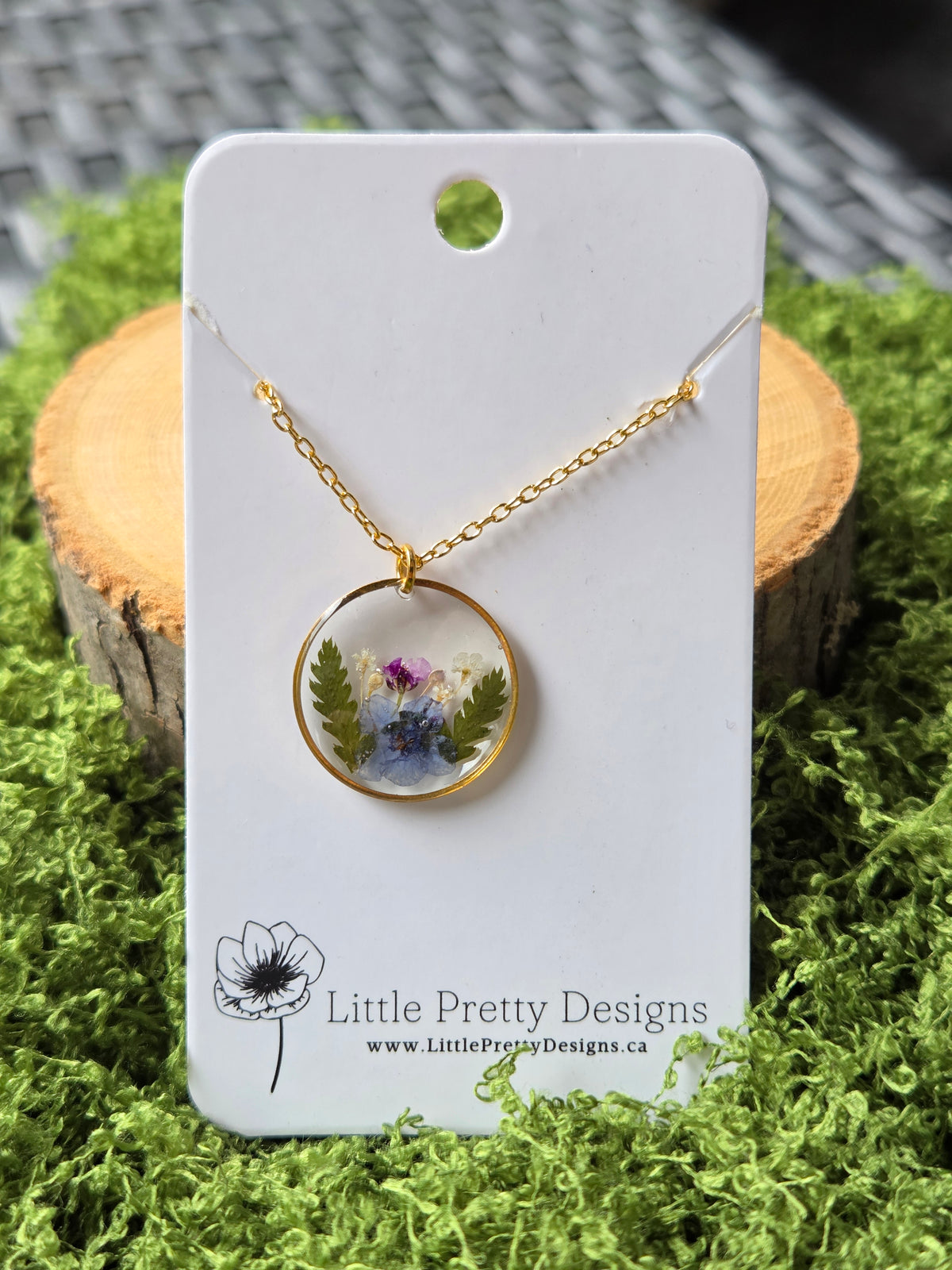 Round wildflower necklace