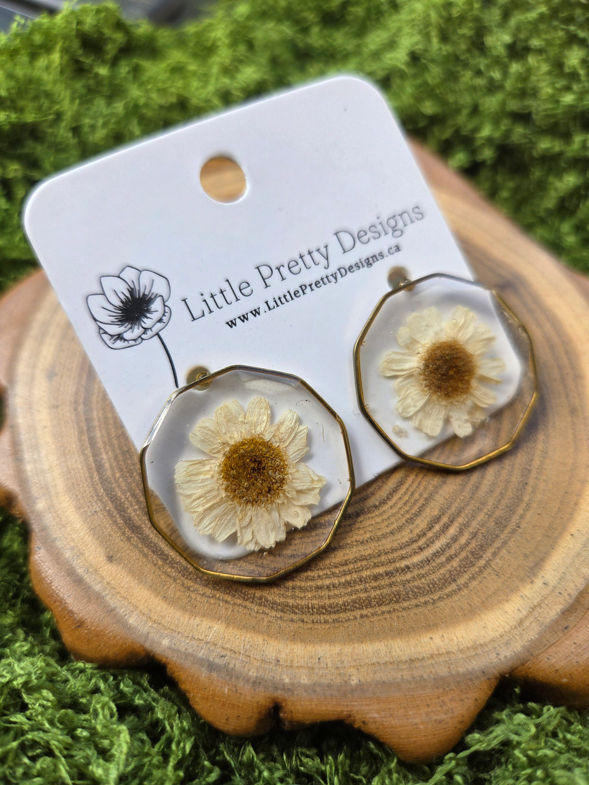 Round stud earrings
