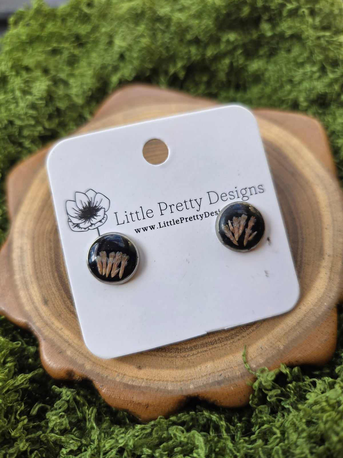 Round stud earrings