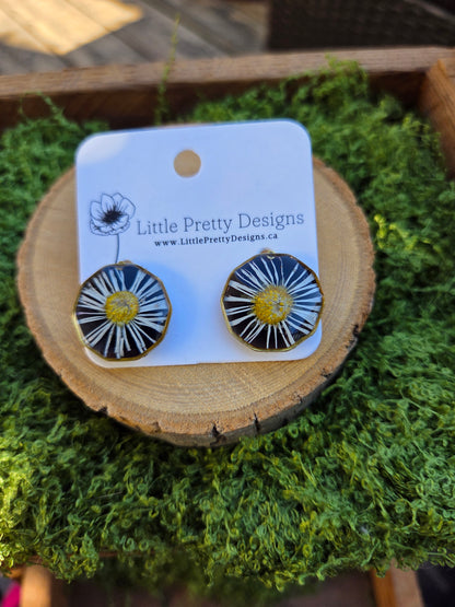 Round stud earrings