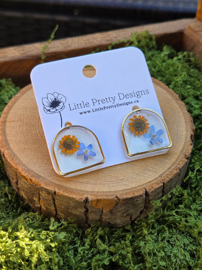 Arch stud earrings