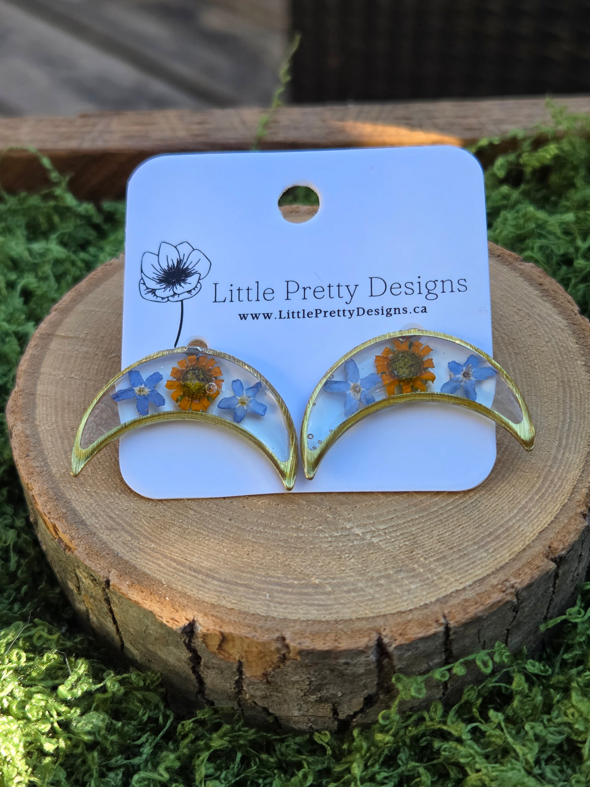 Moon stud earrings