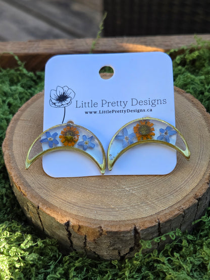 Moon stud earrings