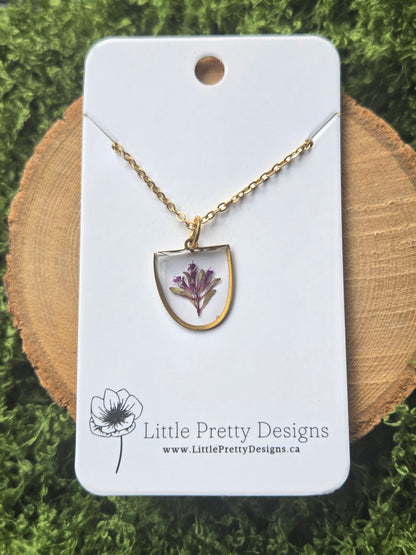 Dainty flower necklace