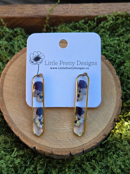 Oval stud earrings