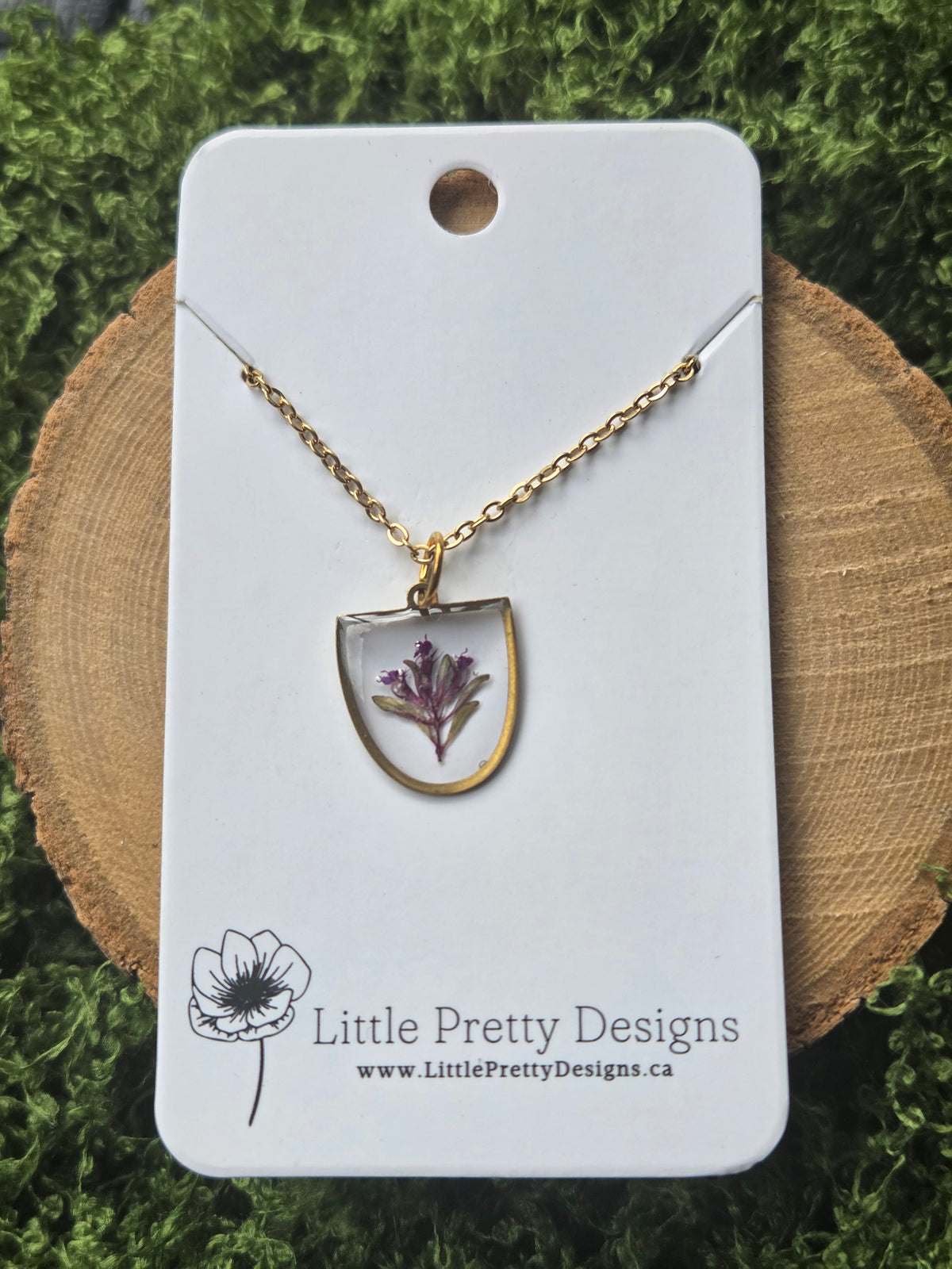Dainty flower necklace