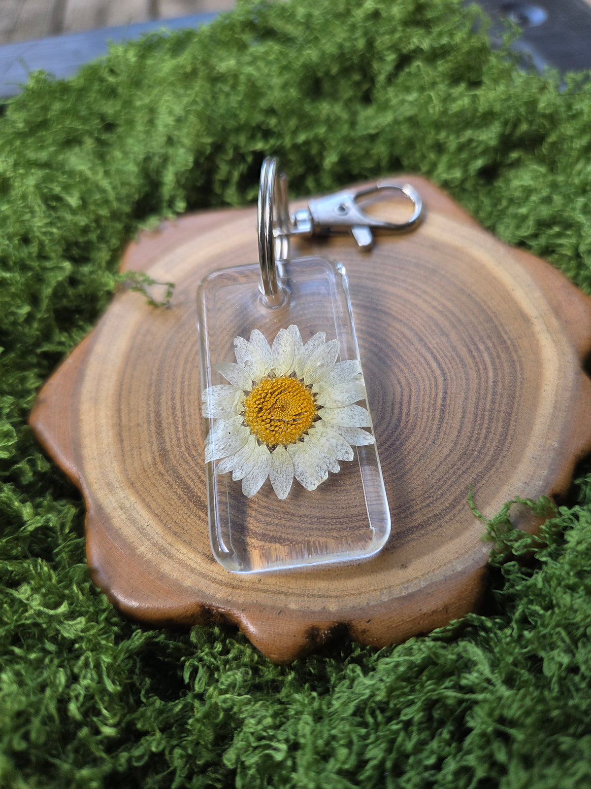 White Daisy Keychain