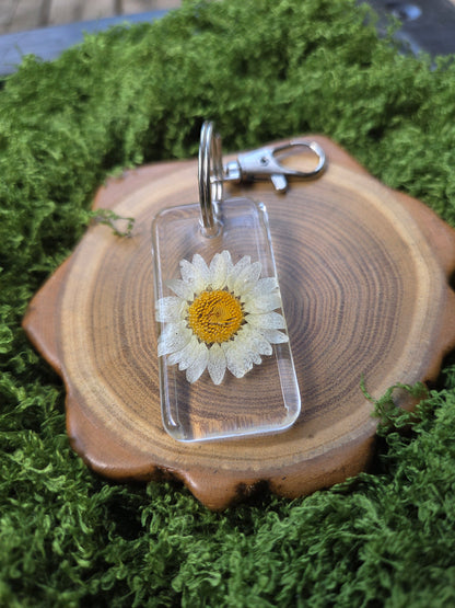 White Daisy Keychain