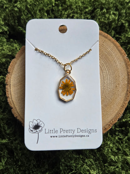 Dainty floral Necklace
