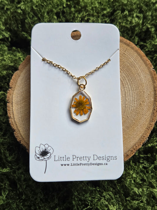 Dainty floral Necklace