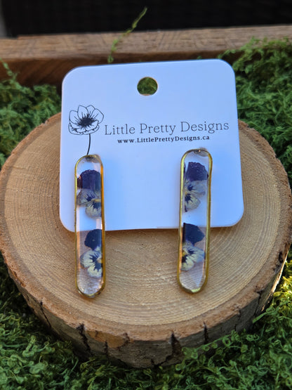 Oval stud earrings