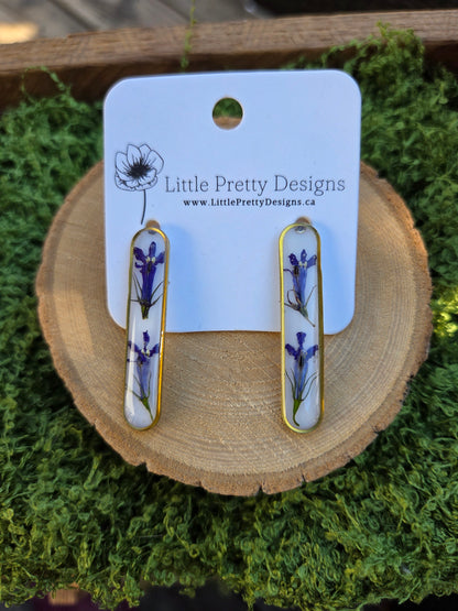Oval stud earrings
