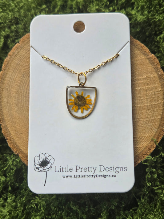 Dainty floral necklace