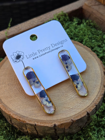 Oval stud earrings