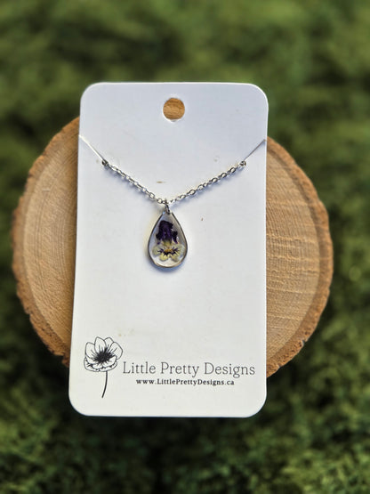 Teardrop flower necklace