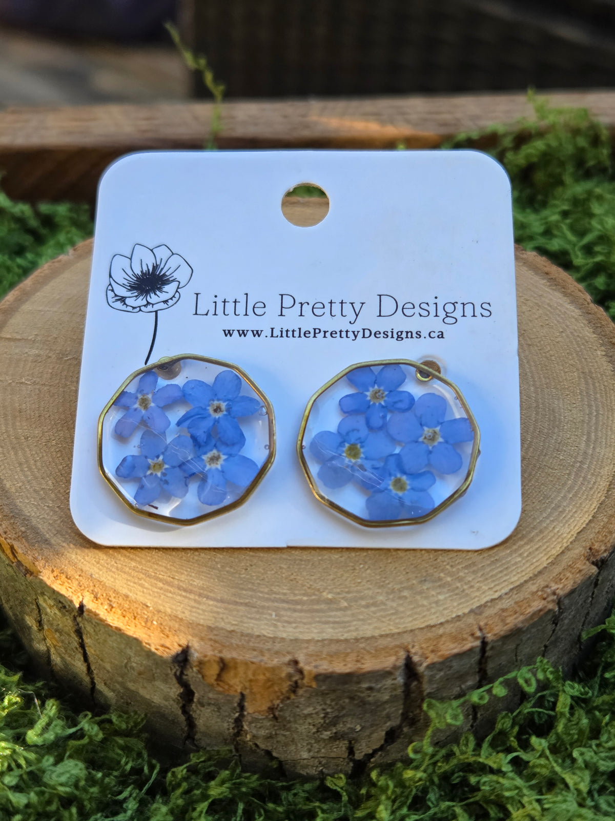 Round stud earrings