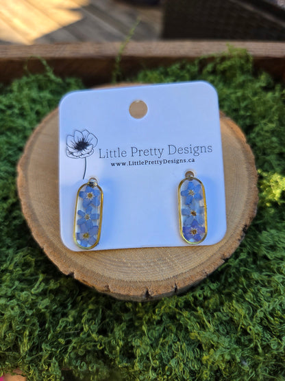Oval stud earrings