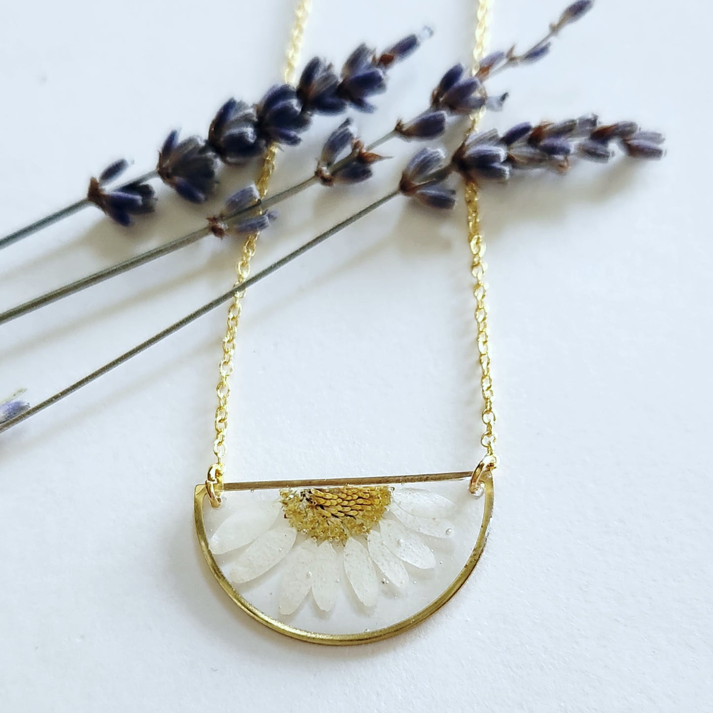 Dainty Daisy Necklace – LittlePrettyDesigns1