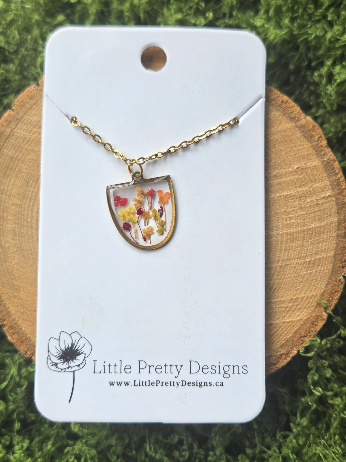Dainty petal necklace