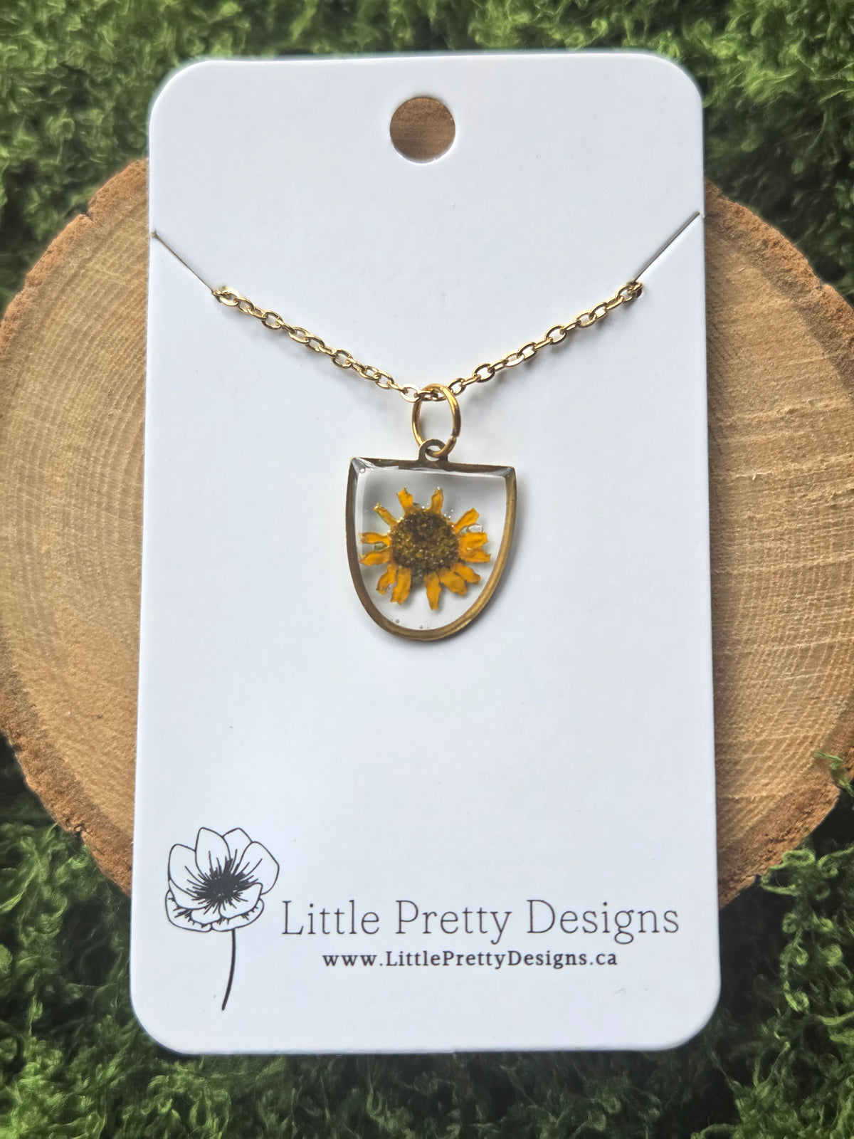 Dainty floral necklace