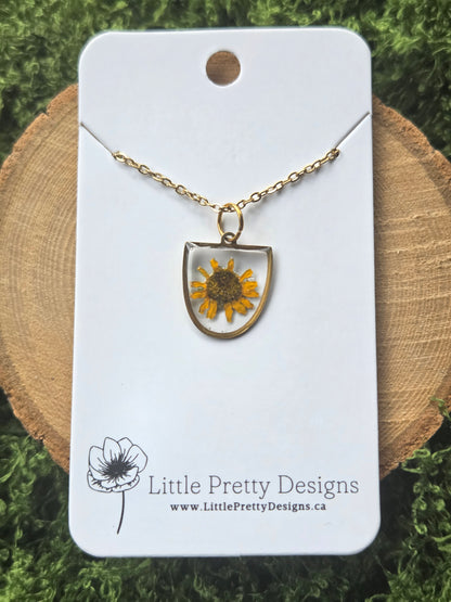 Dainty floral necklace