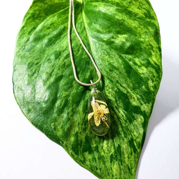 Pressed Flower Necklace::LittlePrettyDesigns